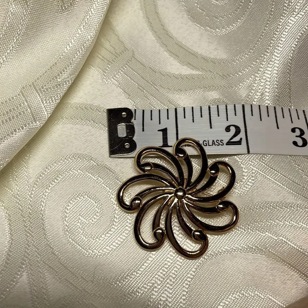 Vintage Monet gold tone classic radial design brooch pin